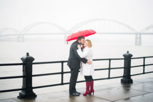 Engagement pictures in downtown Davenport